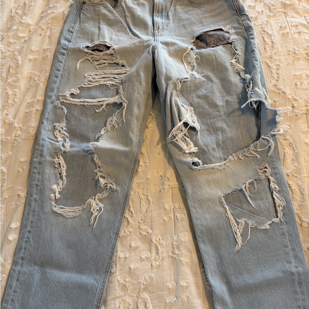 American Eagle Outfitters Women's Light Blue Ripped High Rise Jeans